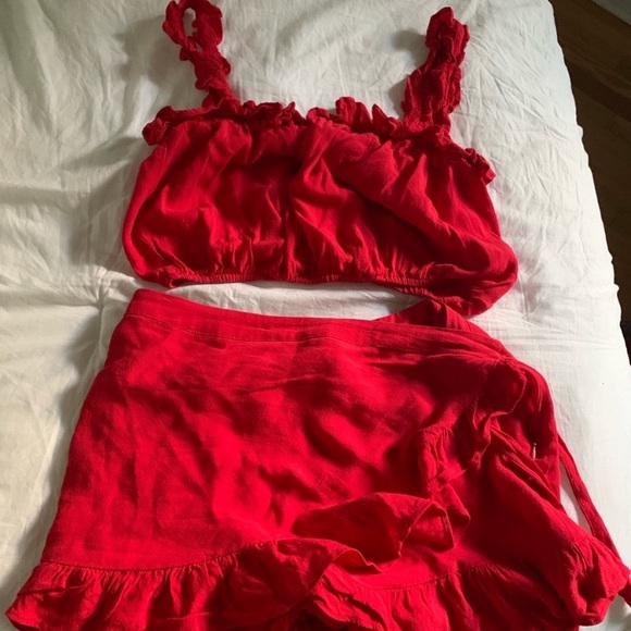 Red two piece set - Picture 2 of 2